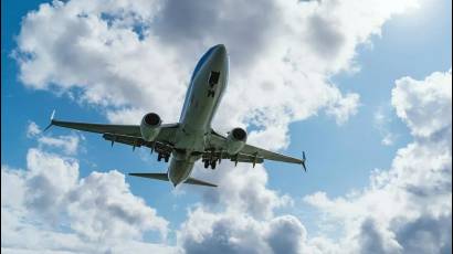 Aerolíneas de Europa y Asia recortan operaciones debido a escasez de combustible
