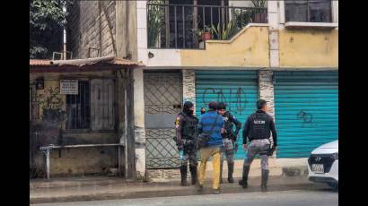 Esa alta incidencia de los más jóvenes como víctimas de la violencia está relacionada con el hecho de que, de ser un país «de tránsito» para el tráfico ilícito de estupefacientes, Ecuador ha pasado a ser un territorio en disputa para los narcotraficantes