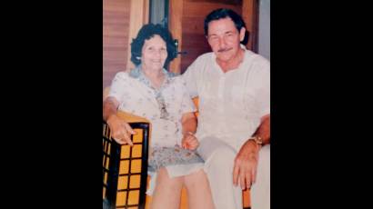 «A ver, vamos a hacernos una foto de recuerdo, por el cumpleaños», le dijo a mi mamá. Y se acomodó a su lado en la misma butaca.