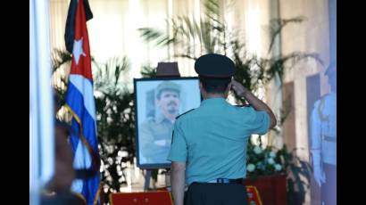 El Granma ha perdido a otro de los suyos. Ramiro Valdés, comandante, vigía de la retaguardia, atracó en la orilla definitiva.
