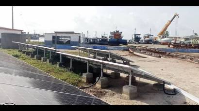 El nuevo parque solar en La Coloma tendrá una capacidad de generación durante el día de 2.3 megawatts.