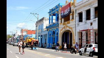 Sobre las gigantescas adversidades, los pinareños se levantan como solo saben hacer: a pura nobleza y voluntad