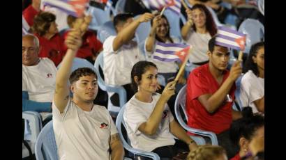 Con las energías y el compromiso que los caracteriza, las nuevas generaciones están hoy donde la Revolución y el pueblo los necesita.