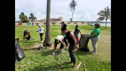 La participación en labores de saneamiento y limpieza movilizan a la comunidad.
