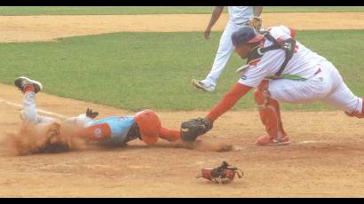 La serie Nacional acapara la atención de muchos cubanos.