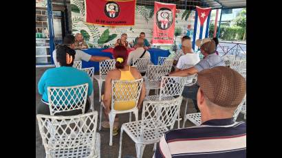 Fructífero intercambio entre vecinos y especialistas de la agricultura