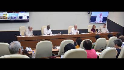 Examinó Consejo de Estado implementación de transformaciones económicas y sociales