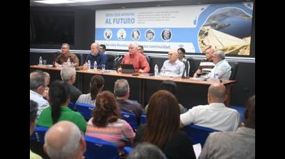 El Presidente Miguel Díaz-Canel Bermñudez visitó la sede central de la Empresa de Aguas de La Habana