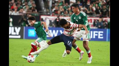 Estados Unidos fue muy superior a México en un partido que se definió entre errores y rojas. Foto tomada de TUDN