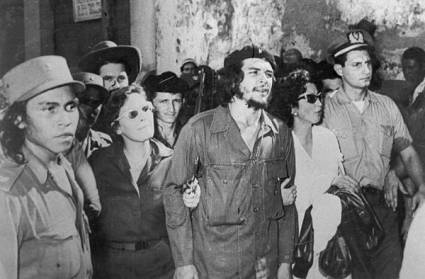 Hermes Peña junto al Che