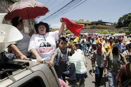 El pueblo hondureño en las calles para reclamar el regreso de Zelaya