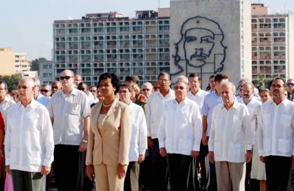 Ceremonia, efectuada en el Memorial José Martí en donde los 38 nuevos embajadores firmaron el juramento de sus cargos