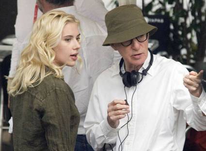 Woody Allen junto a Scarlett Johansson