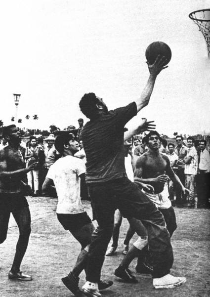 Fidel devino ferviente jugador de baloncesto