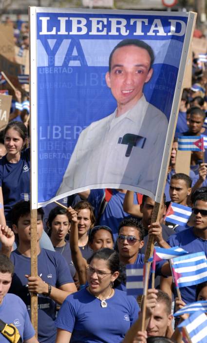 Trabajadores sociales cubanos reclaman al presidente norteamericano Barack Obama el regreso de los Cinco