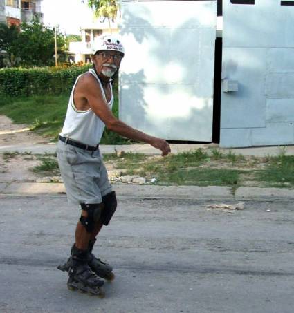 El octogenario patinador cubano Juaquín Cabrera