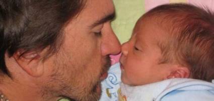 Juanes y su tercer hijo Dante 