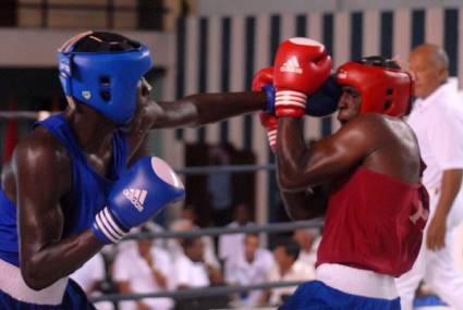 Boxeador Erislandy Savón en una pelea