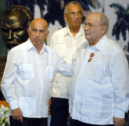 Recibió Miguel D’Escoto la Orden de la Solidaridad que otorga el Consejo de Estado de Cuba