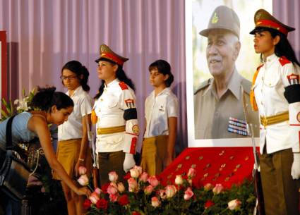 Rinden tributo póstumo a Juan Almeida Bosque en el memorial José Martí