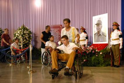 Niños de la Escuela Especial Solidaridad con Panamá rindieron tributo a Almeida