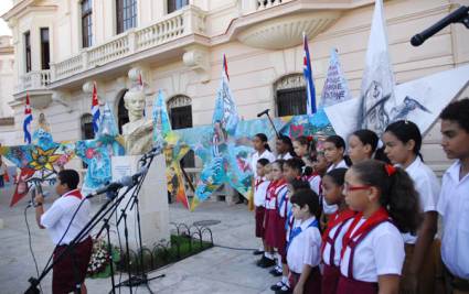 Pioneros cubanos continúan vigilia por los Cinco