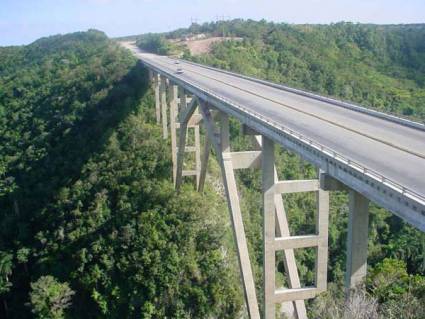 Cierre del tránsito sobre el Puente de Bacunayagua