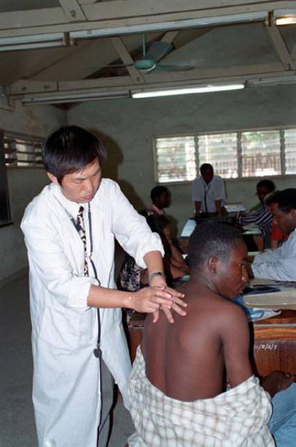 Un médico chino en África