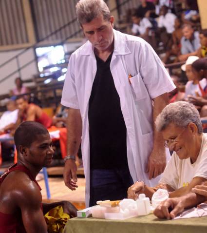 El doctor cubano Bárbaro Gutiérrez fiel al boxeo