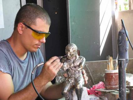 Exponen Mi edad en bronce, del artista Pável Valdés Ruiz