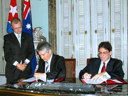 Cancilleres de Cuba y Australia firman memorando de entendimiento