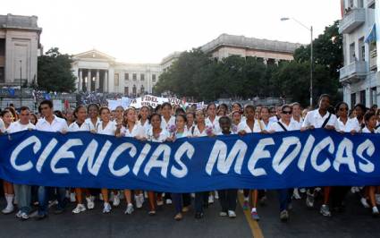 Recuerdan fusilamiento de estudiantes de medicina