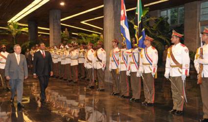 Preside Raúl recibimiento al Presidente de Tanzania