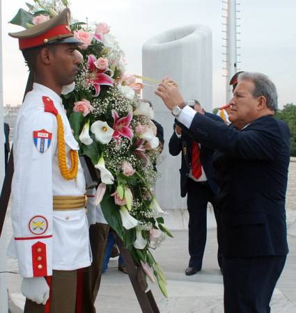 Sánchez Cerén rindió homenaje a Martí