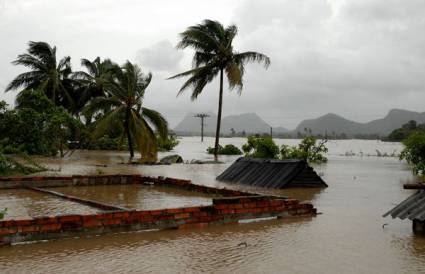 Recuperación de zonas dañadas por los huracanes