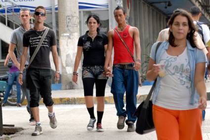  Jóvenes cubanos en la calle
