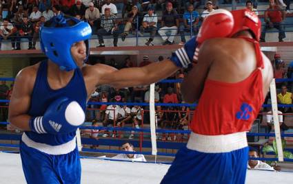 El pinareño Roniel Iglesias está entre los candidatos al premio Boxeador del Año 2009 en América