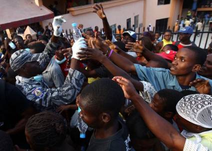 Los haitianos claman por más agua y alimentos