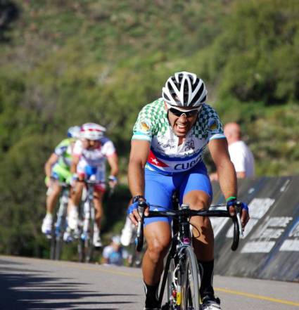 Ciclista cubano Arnold Alcolea se mantiene segundo 