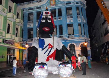 La gigantesca muñeca Leonor