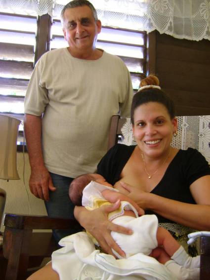 Madre cubana y su hijo se salvan de la influenza