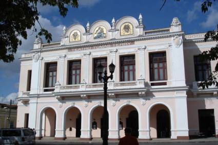 Celebran 120 años del teatro Tomás Ferry