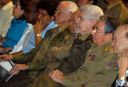 Asiste Raúl Castro a homenaje a Juan Almeida