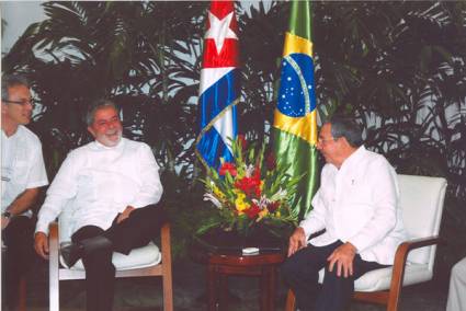 Raúl y Lula sostienen conversaciones
