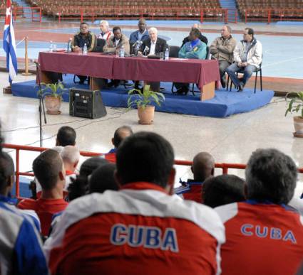 José Ramón Fernández en conferencia de prensa