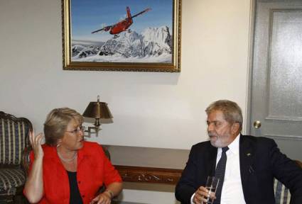 Michelle Bachelet en conversaciones con su homólogo brasileño, Luiz Inácio Lula da Silva