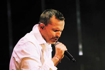 Miguel Bosé considera una tortura bloqueo estadounidense a Cuba