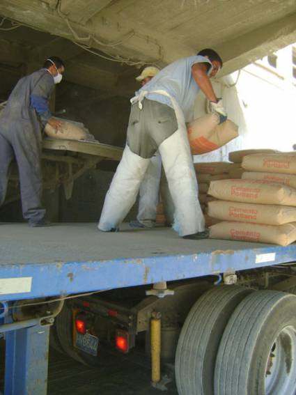 Trabajadores de la fábrica de cemento