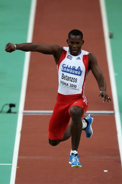 Yoandris Betanzos compite en Doha 2010