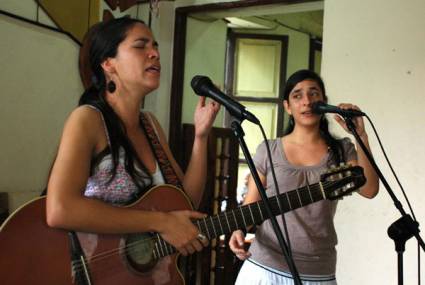Trovadoras santaclareñas Yaíma Orozco e Irina González